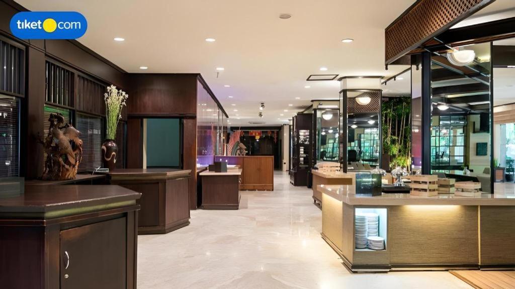 Regent'S Park Hotel Malang Exterior foto